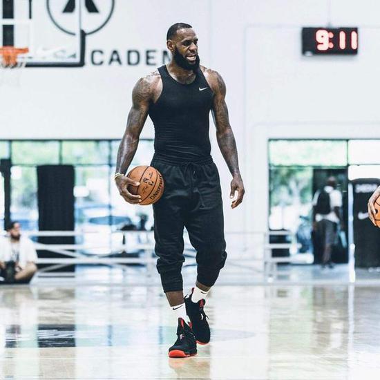 仍与字母哥 仍与字母哥